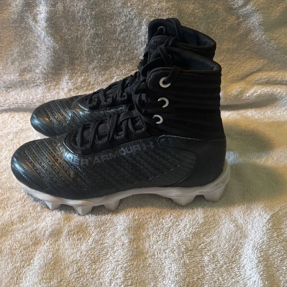Under Armour Highlight RM Jr Black White Football Cleats 3027376-001 Kids 3Y